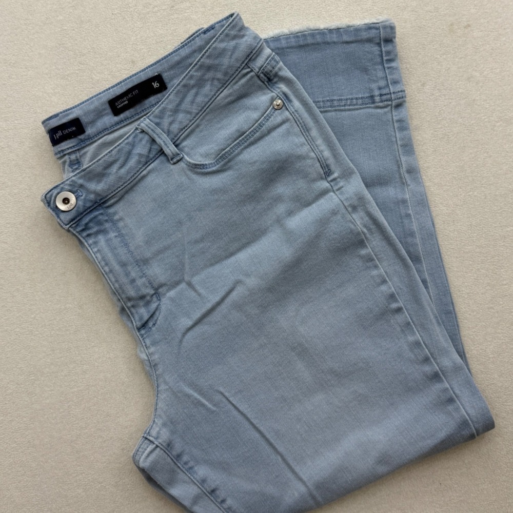Jill Denim Women's Size 16 Authentic Fit Cropped Jeans Light Wash Frayed Hem
